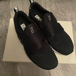 TIEM 5.5 SPINNING SHOES BLACK USED 3 TIMES GREAT CONDITION WITH CLIPS